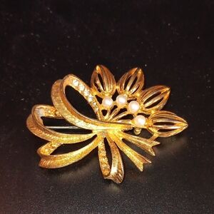 Gold Floral Brooch with Pearl Details
